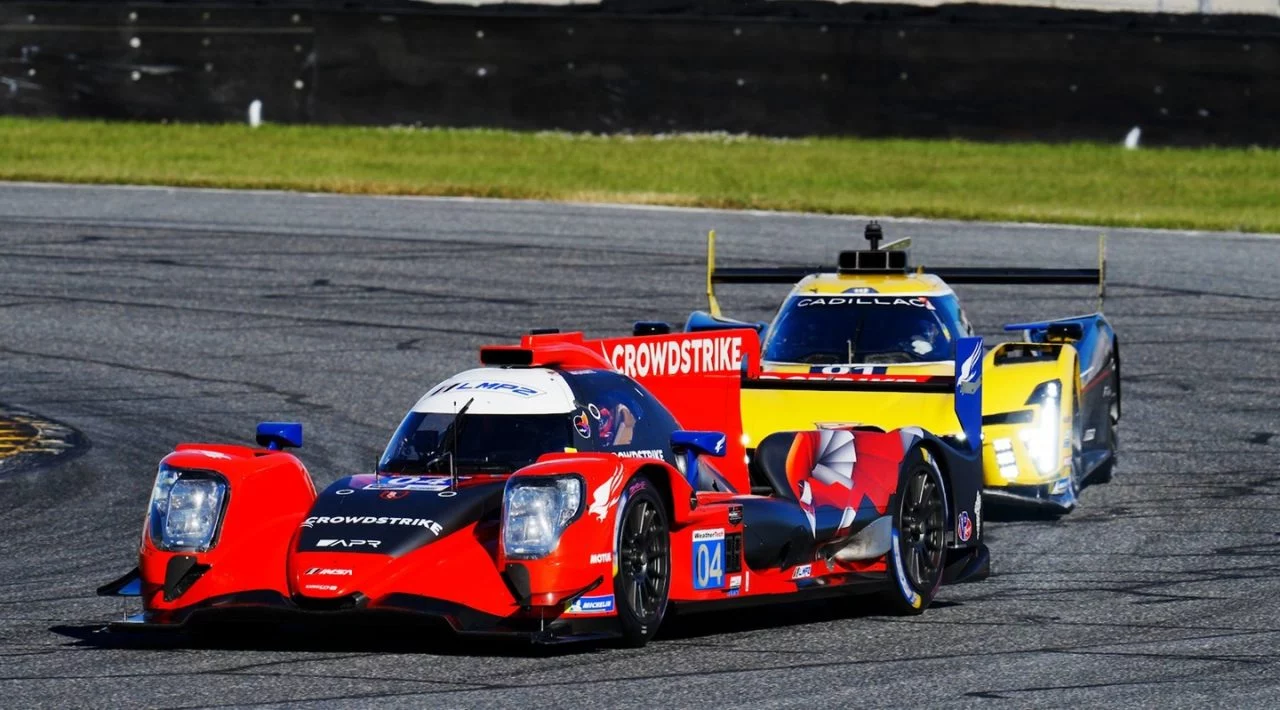 Vista dinámica de un prototipo APR LMP2 en competición