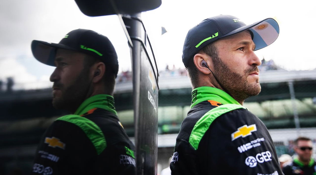 Agustín Canapino junto a compañero equipo Juncos Hollinger Racing en IndyCar.