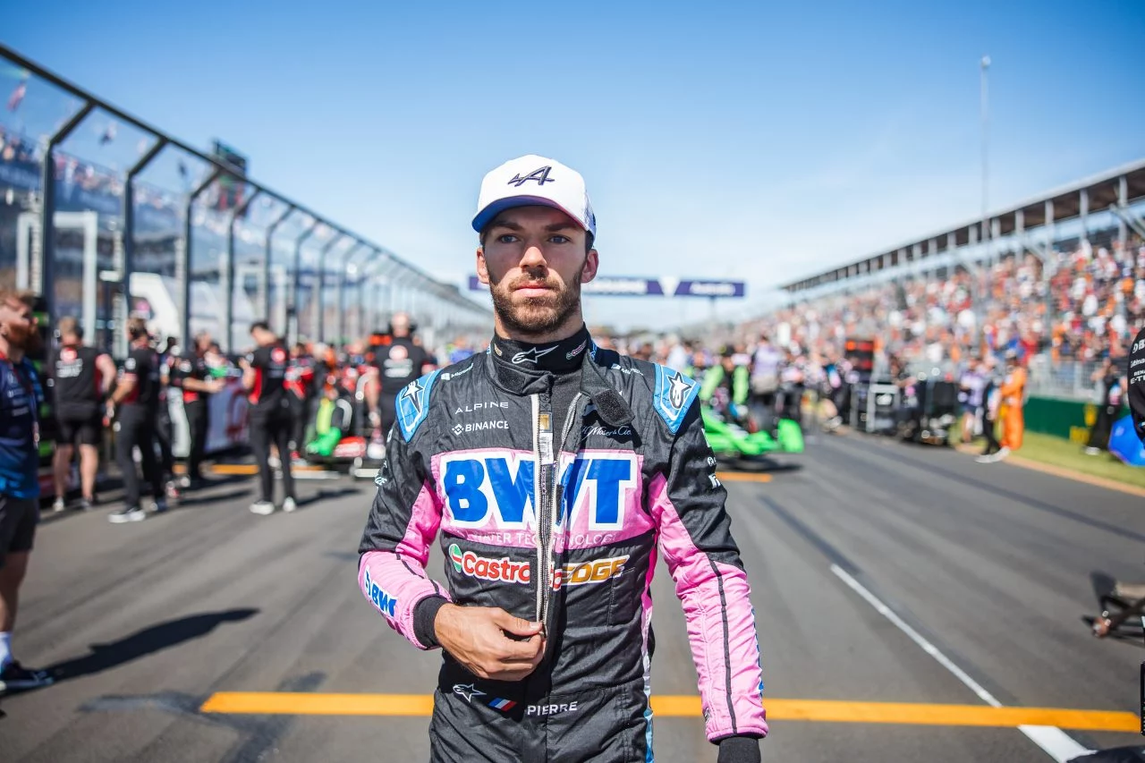 Pierre Gasly vestido con el mono de competición del equipo BWT Alpine F1