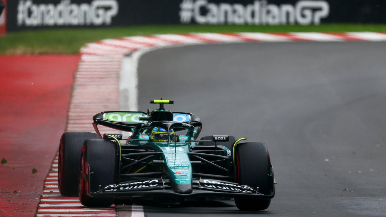 Fernando Alonso compitiendo con determinación en la sesión clasificatoria del GP de Canadá.