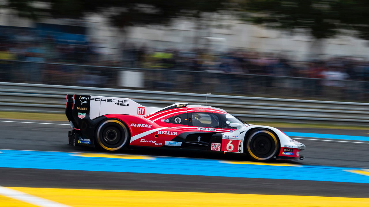 Prototipo de Porsche en acción durante las 24 Horas de Le Mans