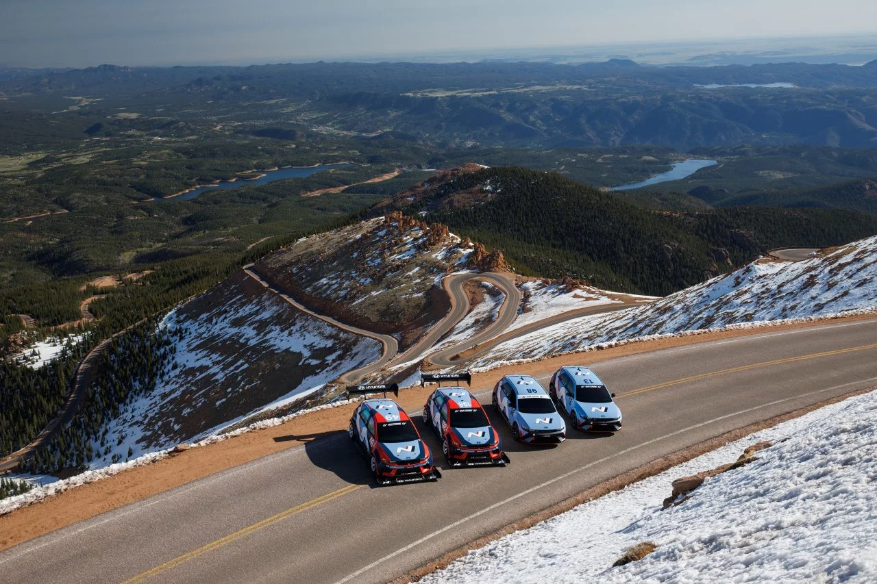 Tres Hyundai Ioniq 5 N listos para ascender la emblemática Pikes Peak.