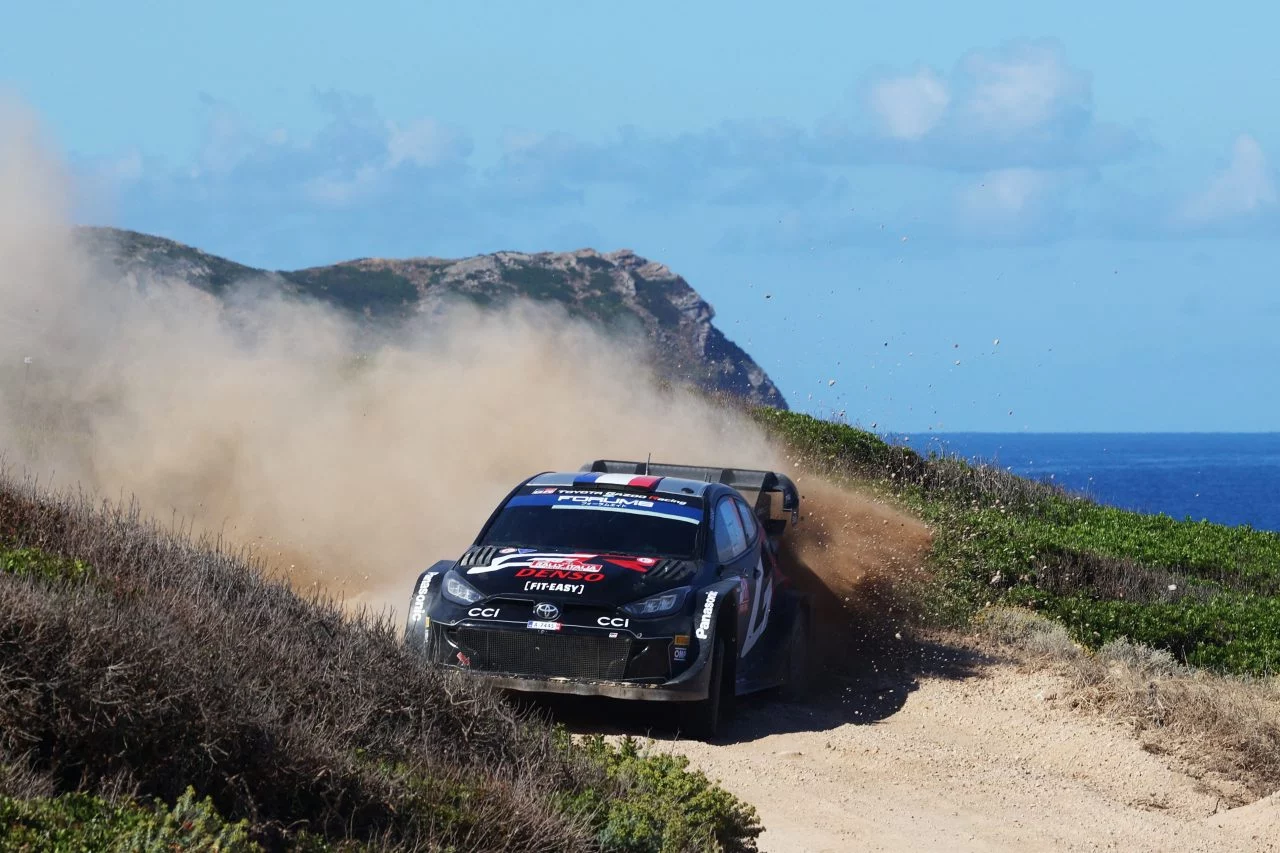 Ott Tänak domina las pistas de Cerdeña con su Hyundai