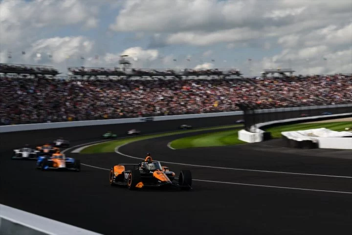 Pato O'Ward al volante del Arrow McLaren en la Indy 500