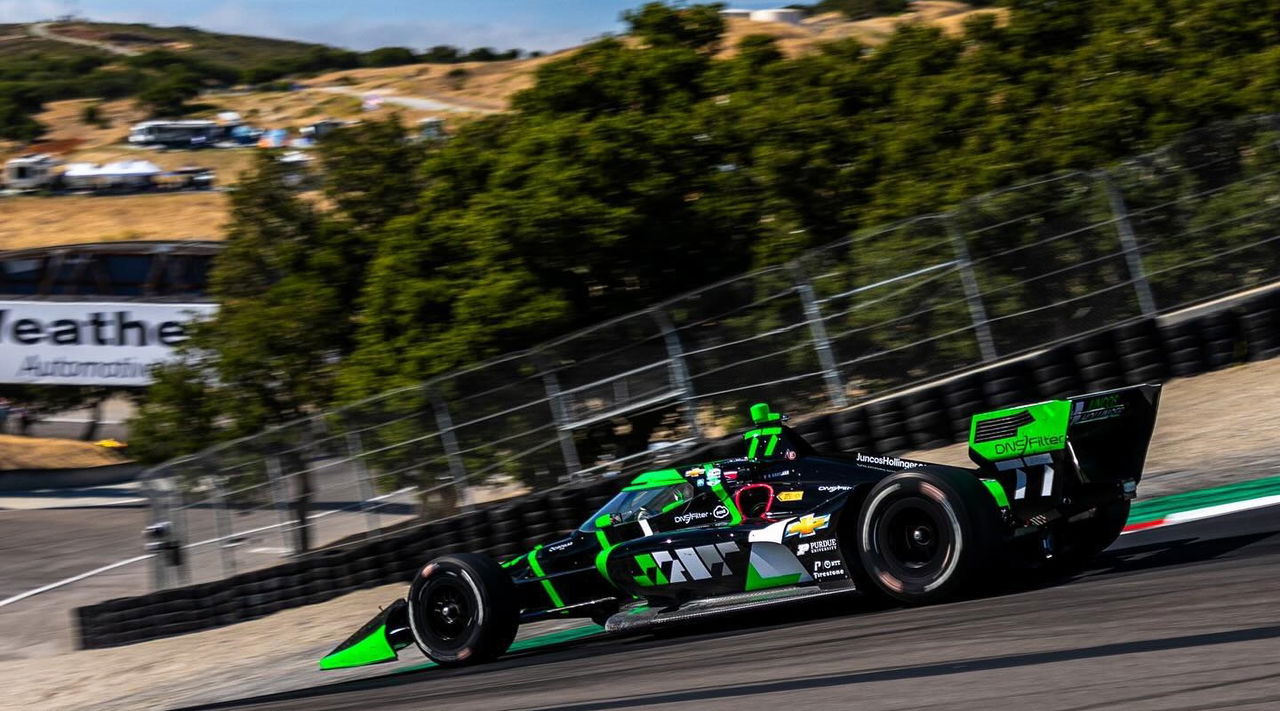 Monoplaza de Juncos Hollinger Racing en acción en Laguna Seca