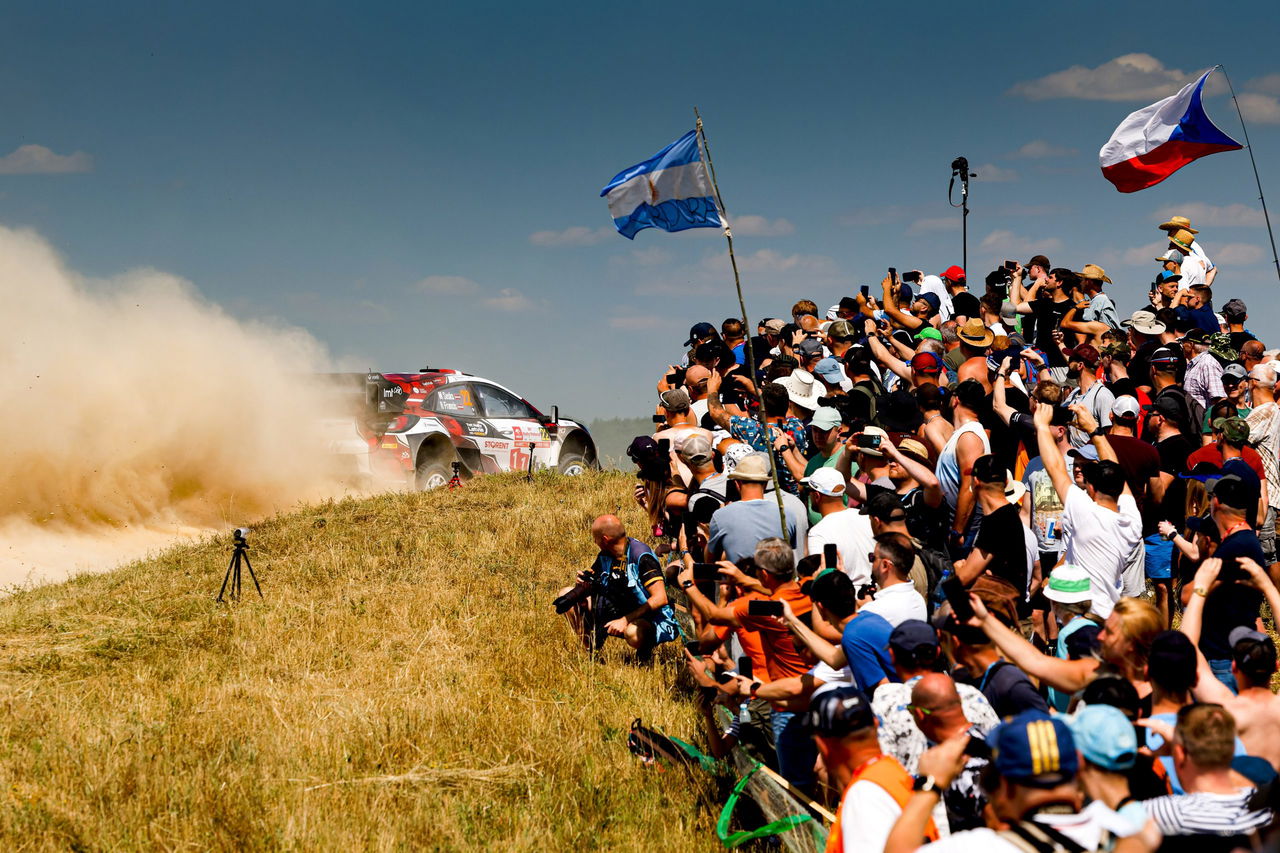 Hyundai en acción durante el Rally de Polonia, dominando el shakedown.