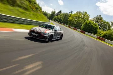 El Audi RS3 en acción, marcando tiempos récord en el Nürburgring.