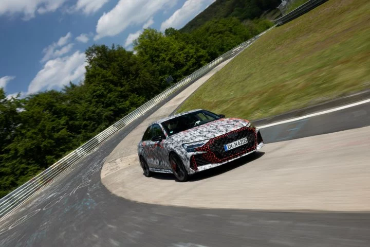 El Audi RS3 marcando tiempos en el circuito de Nürburgring con su sistema de vectorización de par.