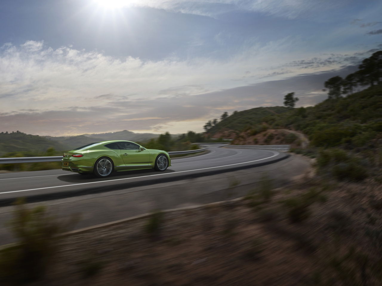 Bentley Continental GT Speed en carretera serpenteante