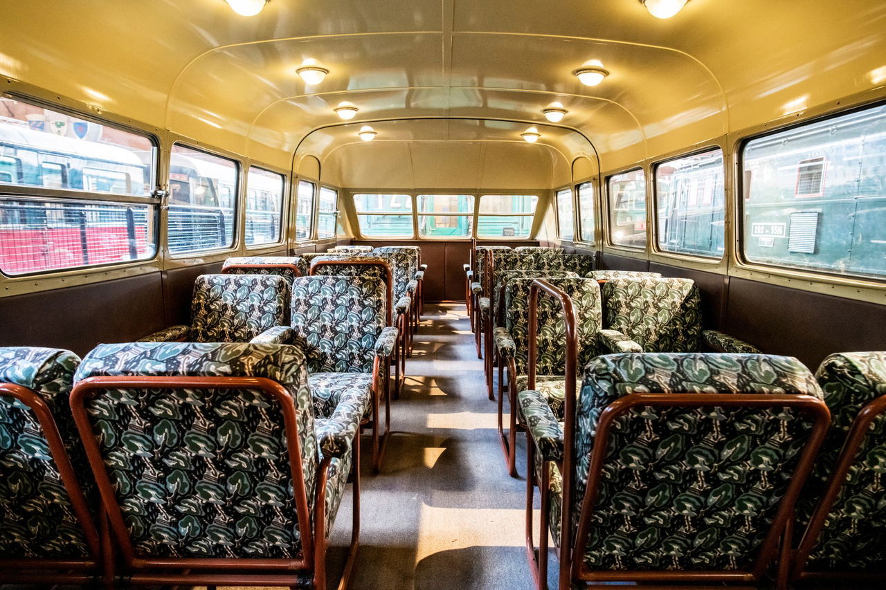 Interior lujoso del Autorail Bugatti, representando su incursión en trenes.