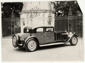 Elegante Bugatti Type 41 Royale de perfil