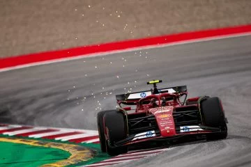 Carlos Sainz pilotando su monoplaza en el GP de España 2024