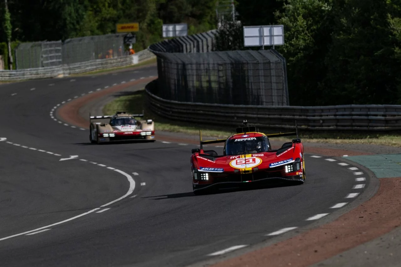 BMW liderando la clasificación en las 24 Horas de Le Mans con un rendimiento impecable.