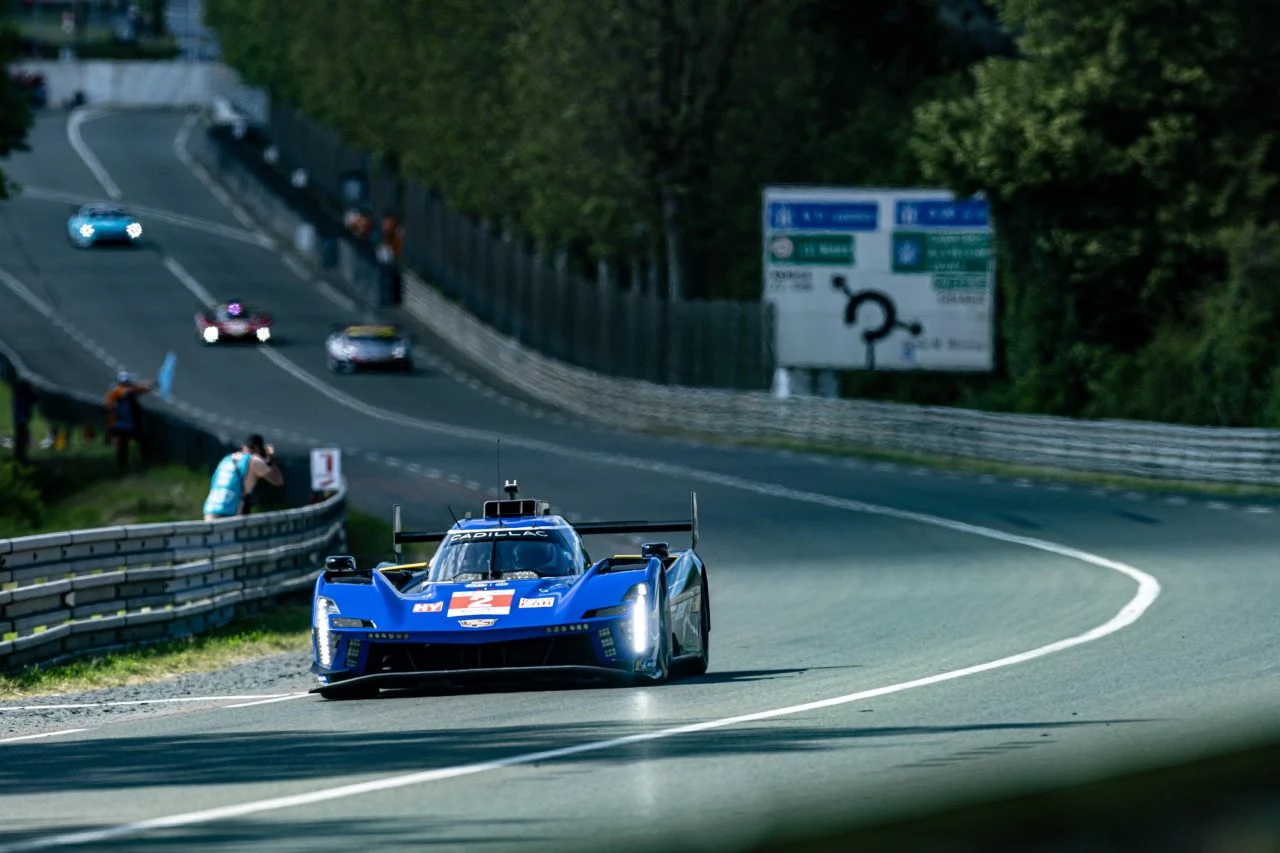 BMW lidera con autoridad en la clasificación de Le Mans