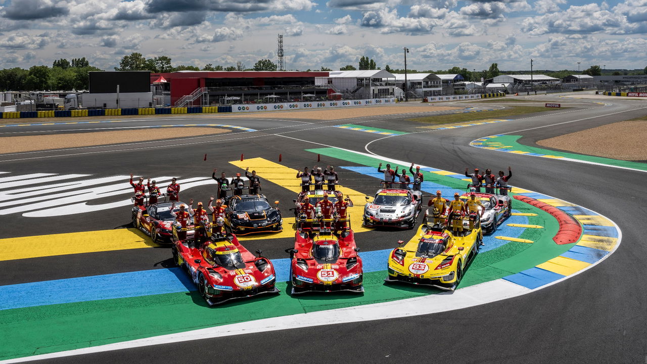 Prototipos de alta competición en Sebring esperando la señal de salida