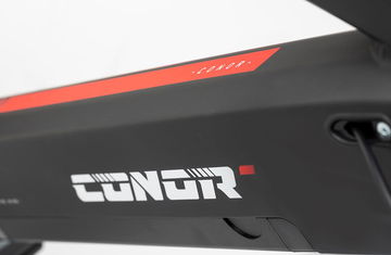 Imagen enfocada en el detalle de la marca Conor en la ebike Borneo-7.