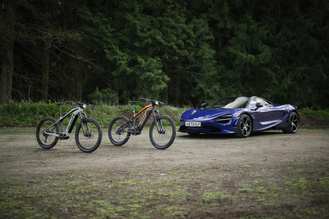 McLaren presenta su revolucionaria ebike 4x4 con prestaciones que emulan a la Super Duke R 1390.