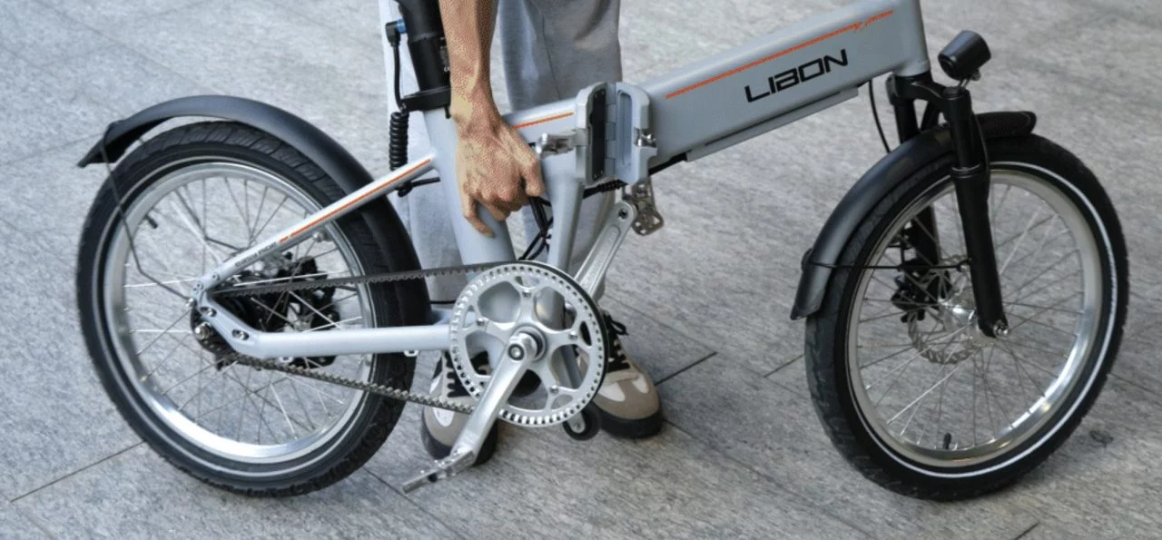 Ebike urbana con diseño moderno y autonomía destacada.