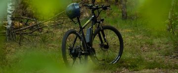 Mountain bike eléctrica Eleglide M1 Plus en entorno natural