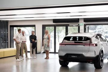 Clientes reciben primeras unidades del Polestar 3, SUV eléctrico con diseño escandinavo y 650 km de autonomía.