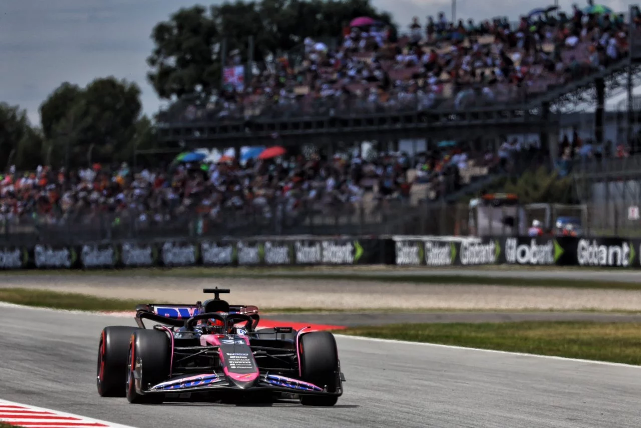 Monoplaza en acción durante la qualy de Montmeló, emocionante batalla por la pole.