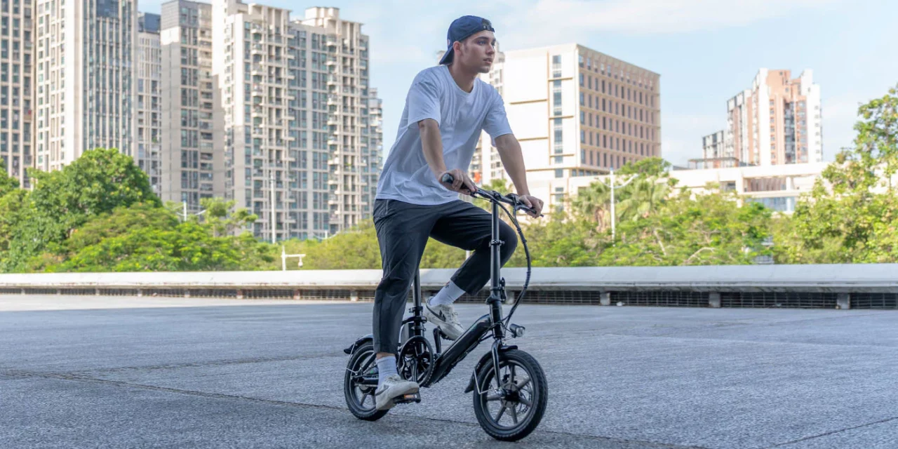 Ebike compacta y maniobrable perfecta para la urbe