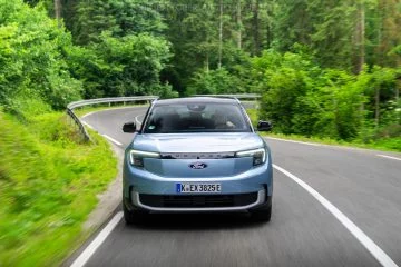 El Ford Explorer 2024 en acción, demostrando su presencia en carreteras eslovenas