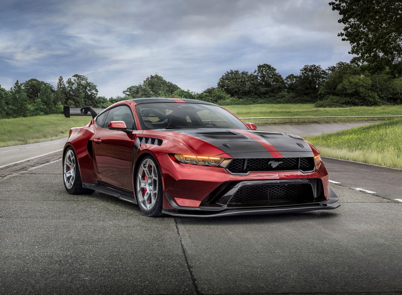 El Ford Mustang GTD con el performance pack demuestra potencia y estilo en Le Mans.