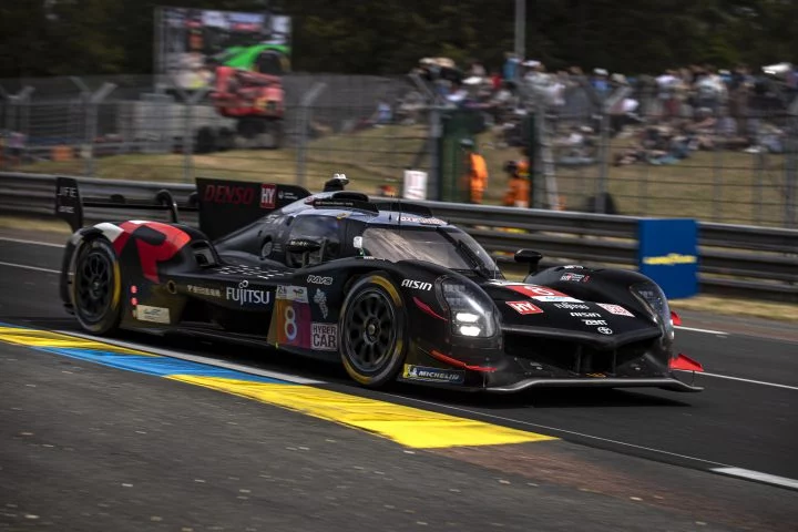 El Toyota #8 lidera los entrenamientos previos a la carrera de Le Mans