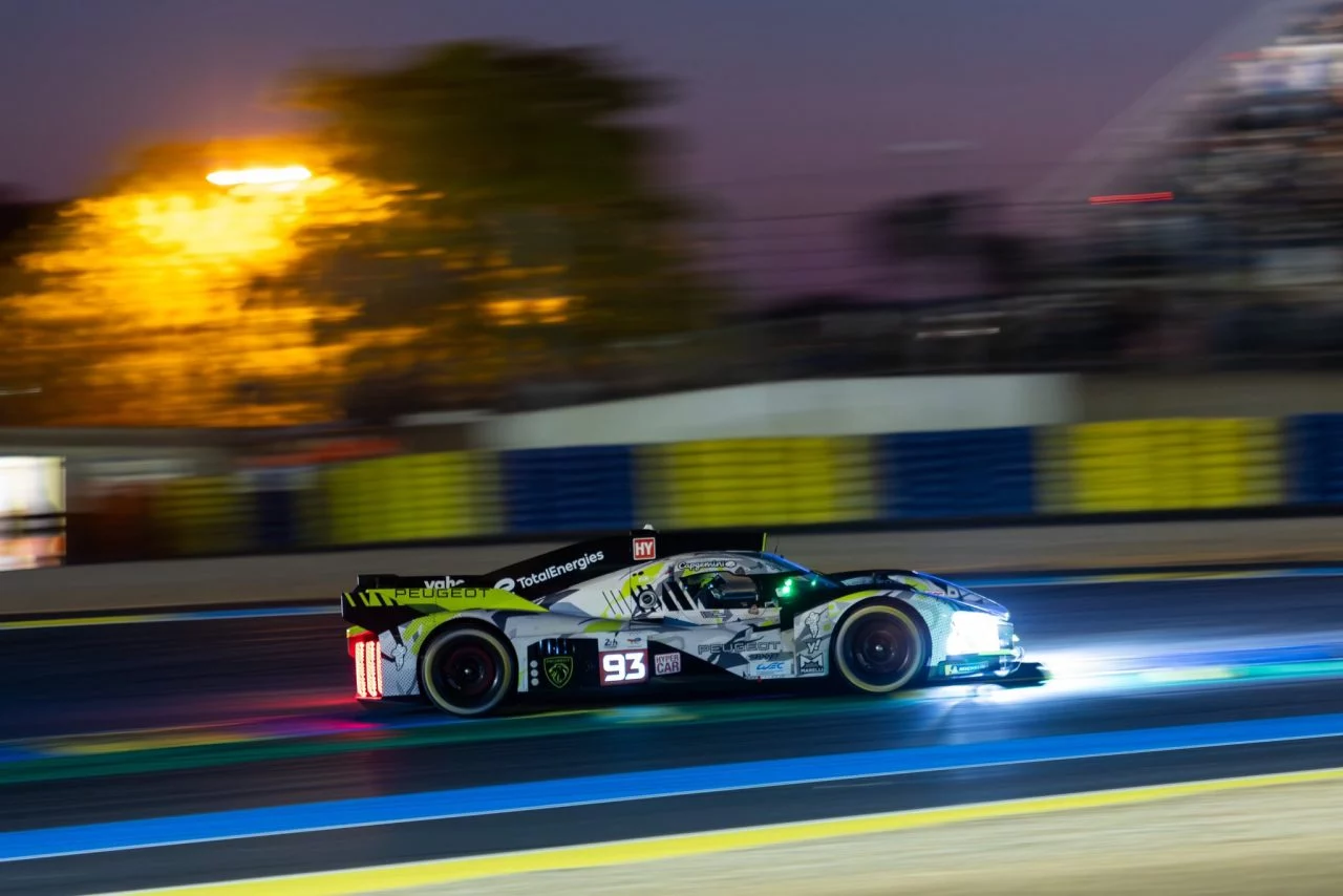 Toyota lidera entrenamientos nocturnos en Le Mans