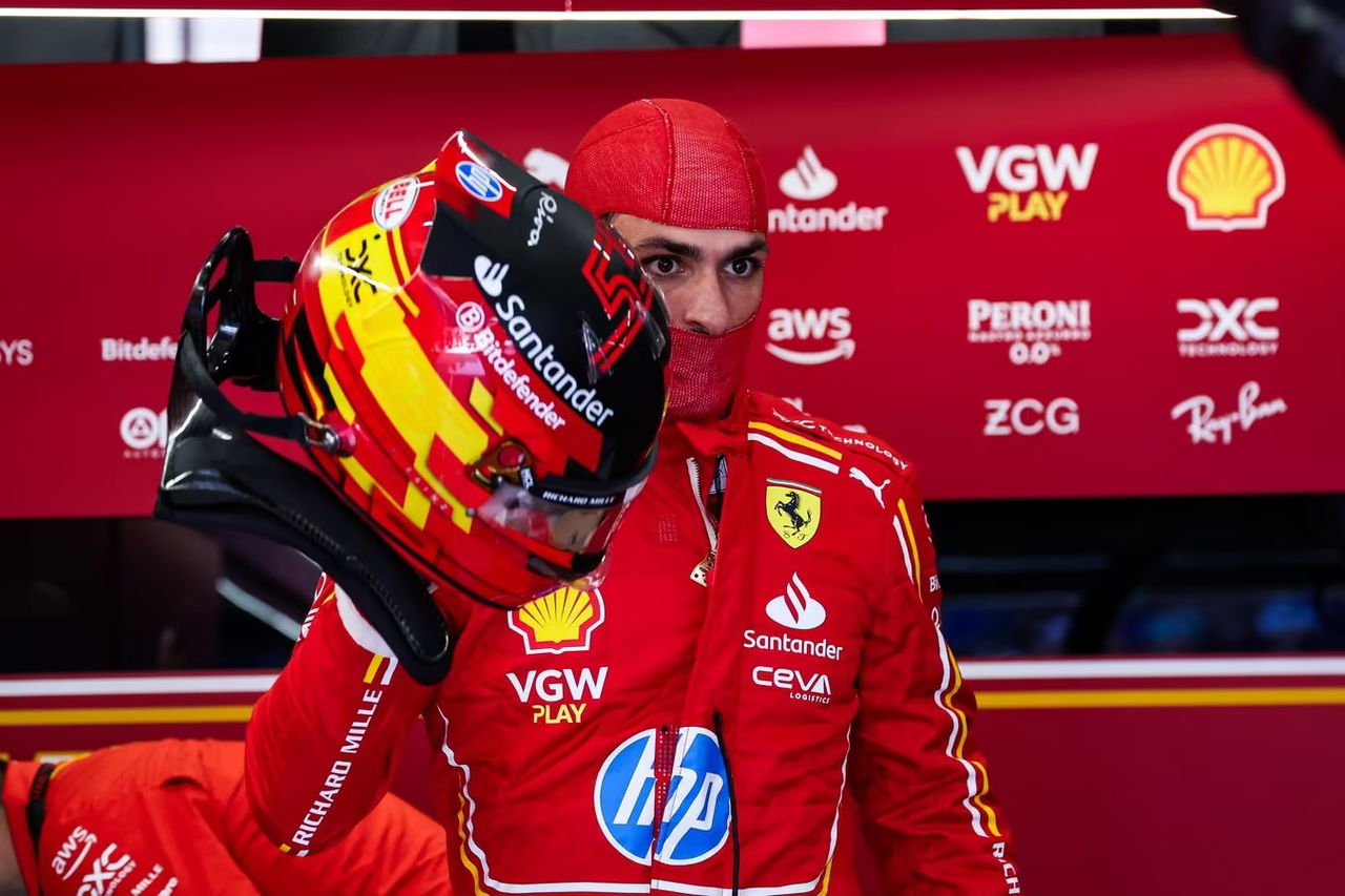 Piloto de Ferrari en boxes durante la clasificación en Austria