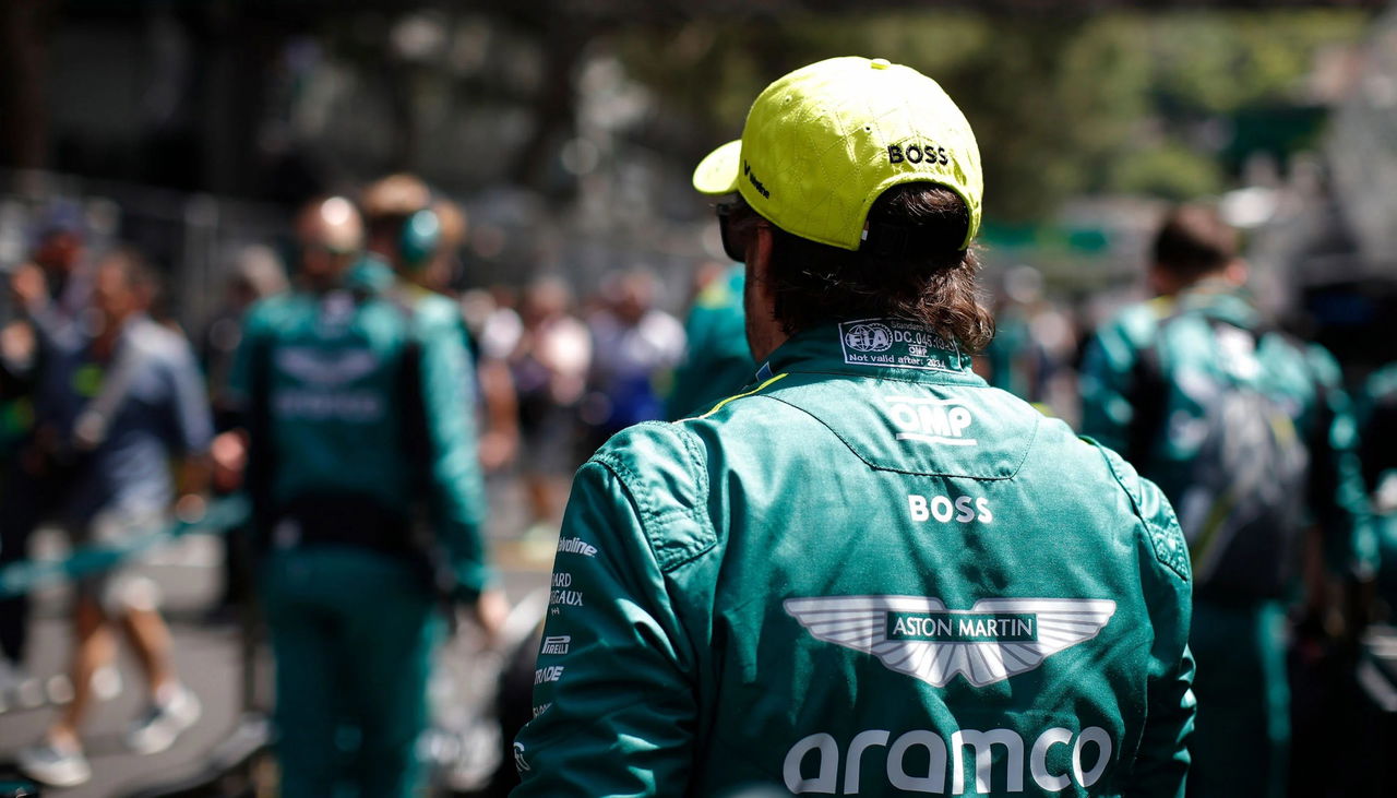 Vista trasera Fernando Alonso preparándose para FP2, Canadá 2024