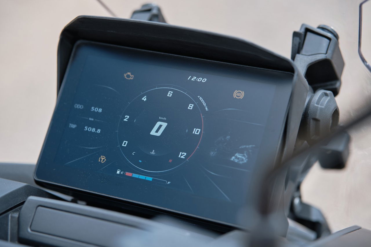 Vista del cuadro de instrumentos digital en scooter Mitt ADV Xtreme.