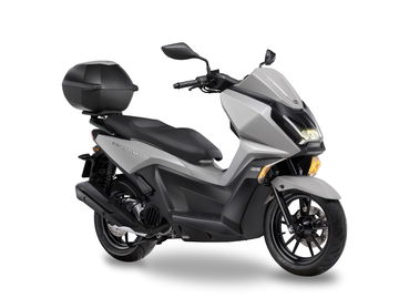 Vista lateral Kymco Sky Town 125 ABS resaltando su diseño aerodinámico