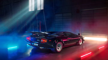 Lamborghini Countach con dobles alerones y escape de 12 tubos, icono en cine.