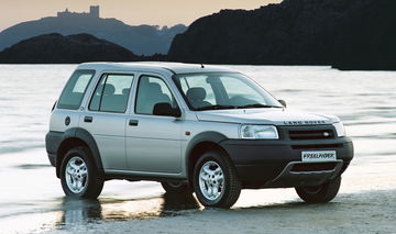 Vista lateral del Land Rover Freelander, ícono del todoterreno de los noventa.