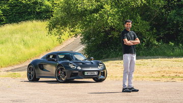 Lotus Elise eléctrico posando con su elegante silueta lateral