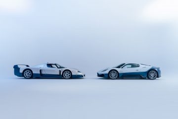 Dos Maseratis conmemorativos, MC12 Stradale y MC20 Icona, lado a lado.