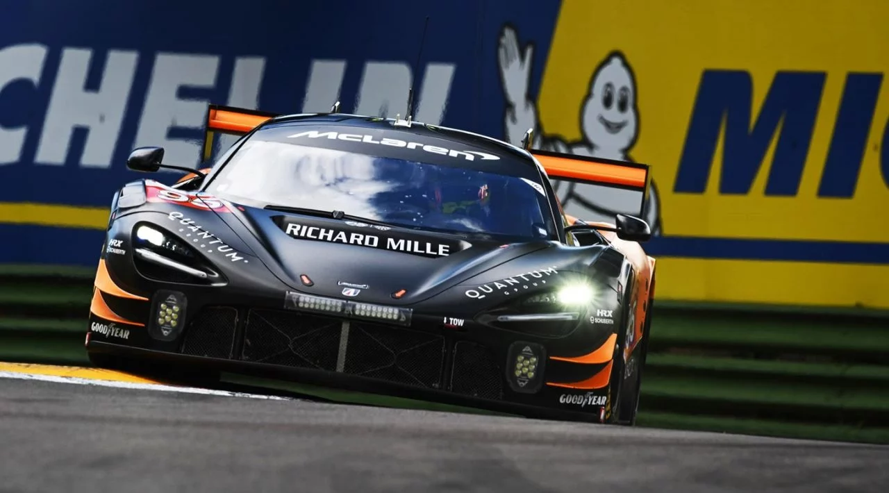 McLaren LMGT3 de United Autosports compitiendo en WEC 2024