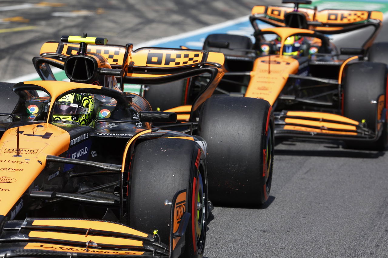 Monoplaza de McLaren en boxes durante la qualy en Austria