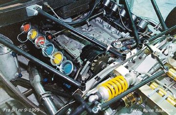 Vista del raro motor bóxer de 12 cilindros originalmente desarrollado por Subaru para F1.