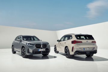 Vista frontal y lateral del nuevo BMW X3, destacando su diseño moderno y líneas dinámicas.