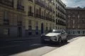 SUV eléctrico Polestar 3 en calles de Madrid, reflejando diseño moderno.
