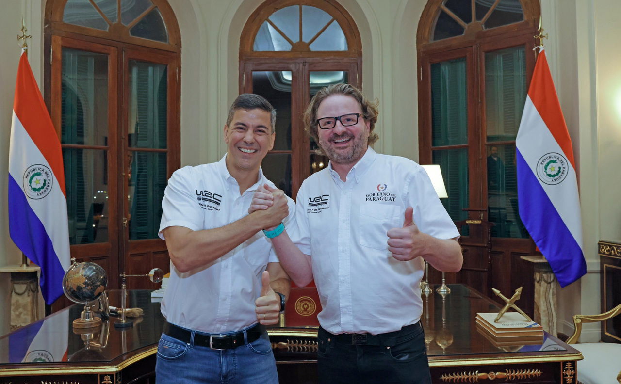 Firma del acuerdo para el Mundial de Rallyes en Paraguay, escenario presidencial de fondo