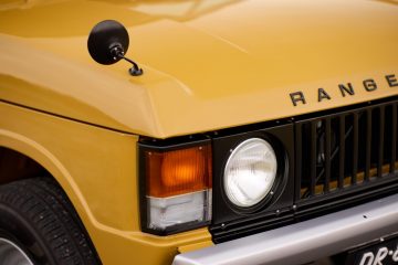 Detalle del frontal del Range Rover con motor Corvette tras restauración