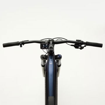 Vista superior del manillar de la ebike SUV de Decathlon.