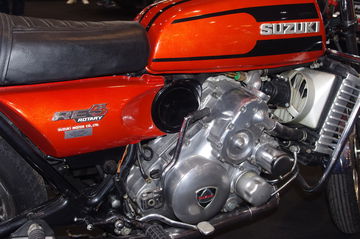 Motor rotativo Wankel de una Suzuki RE5, un diseño innovador de su época.