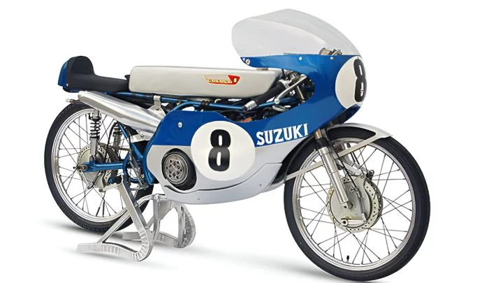 Réplica de la Suzuki RP68 con motor de 50cc que revoluciona hasta 20k RPM.