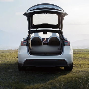 Tesla Model Y incluye un colchón adaptable al maletero para maximizar la comodidad en viajes.