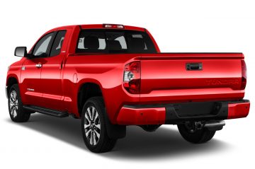 Toyota Tundra roja, una perspectiva que muestra robustez y diseño.